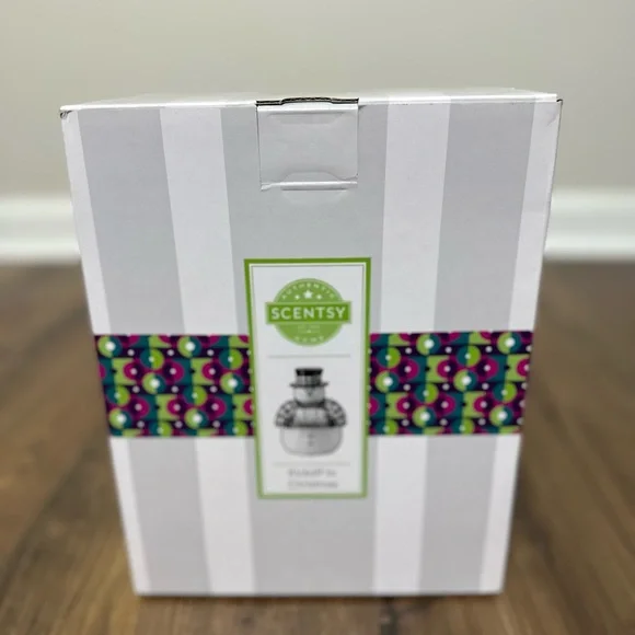Kickoff to Christmas Scentsy Warmer - Picture 2 of 7